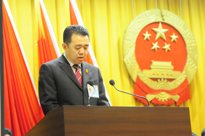 瓦房店市第八届人代会第三次会议隆重开幕